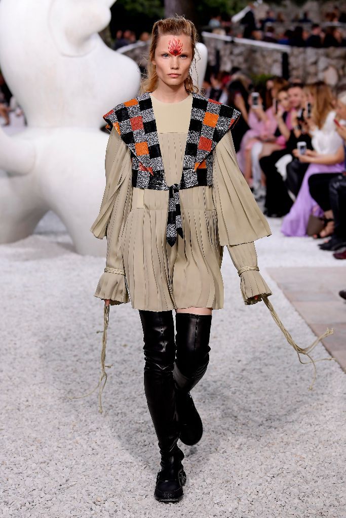 Emma Stone Rocks Sparkly Pants & More Stars Shine at Louis Vuitton